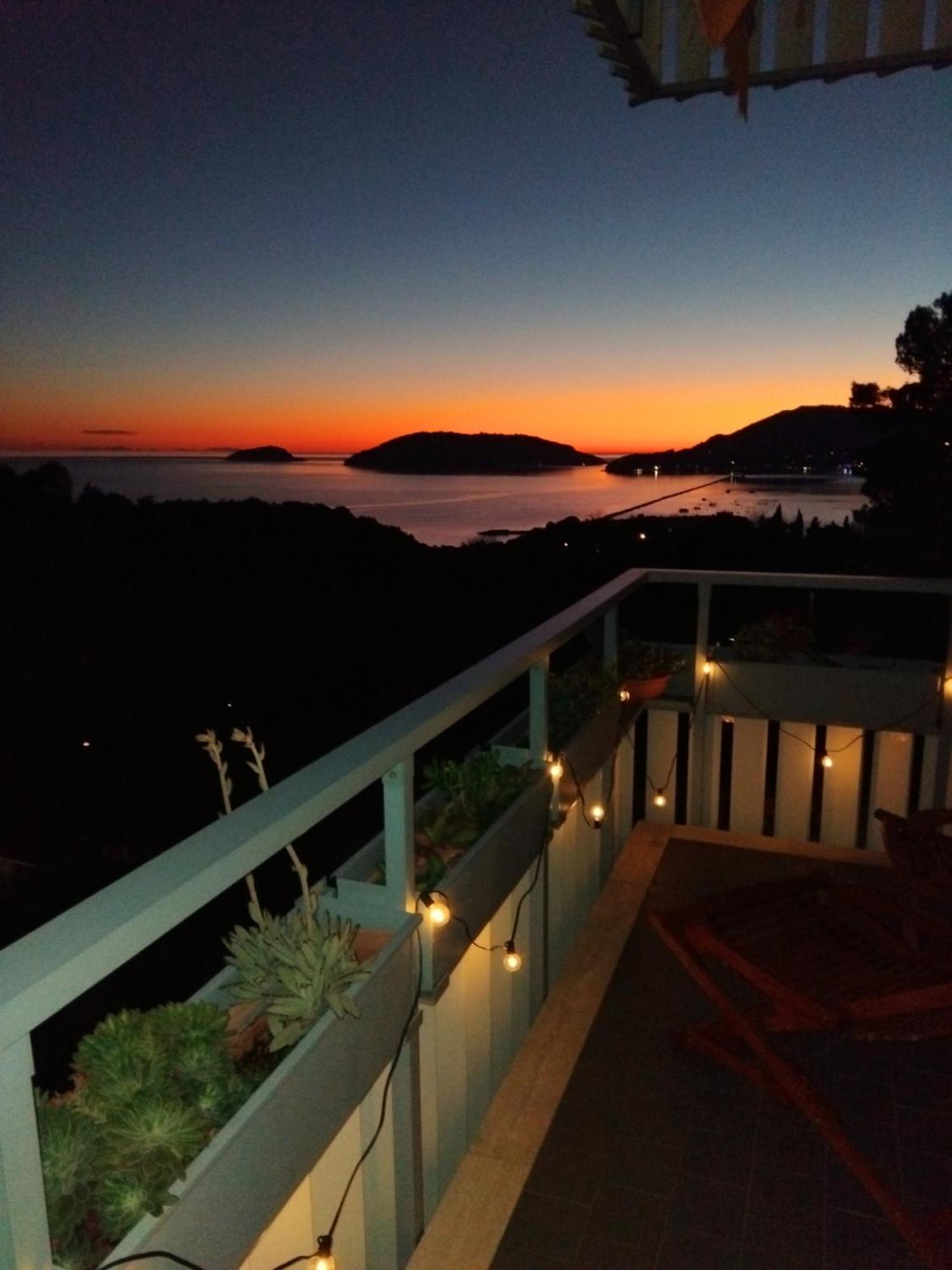 Vista Sul Blu ,Baia Blu, Lericiアパートメント エクステリア 写真