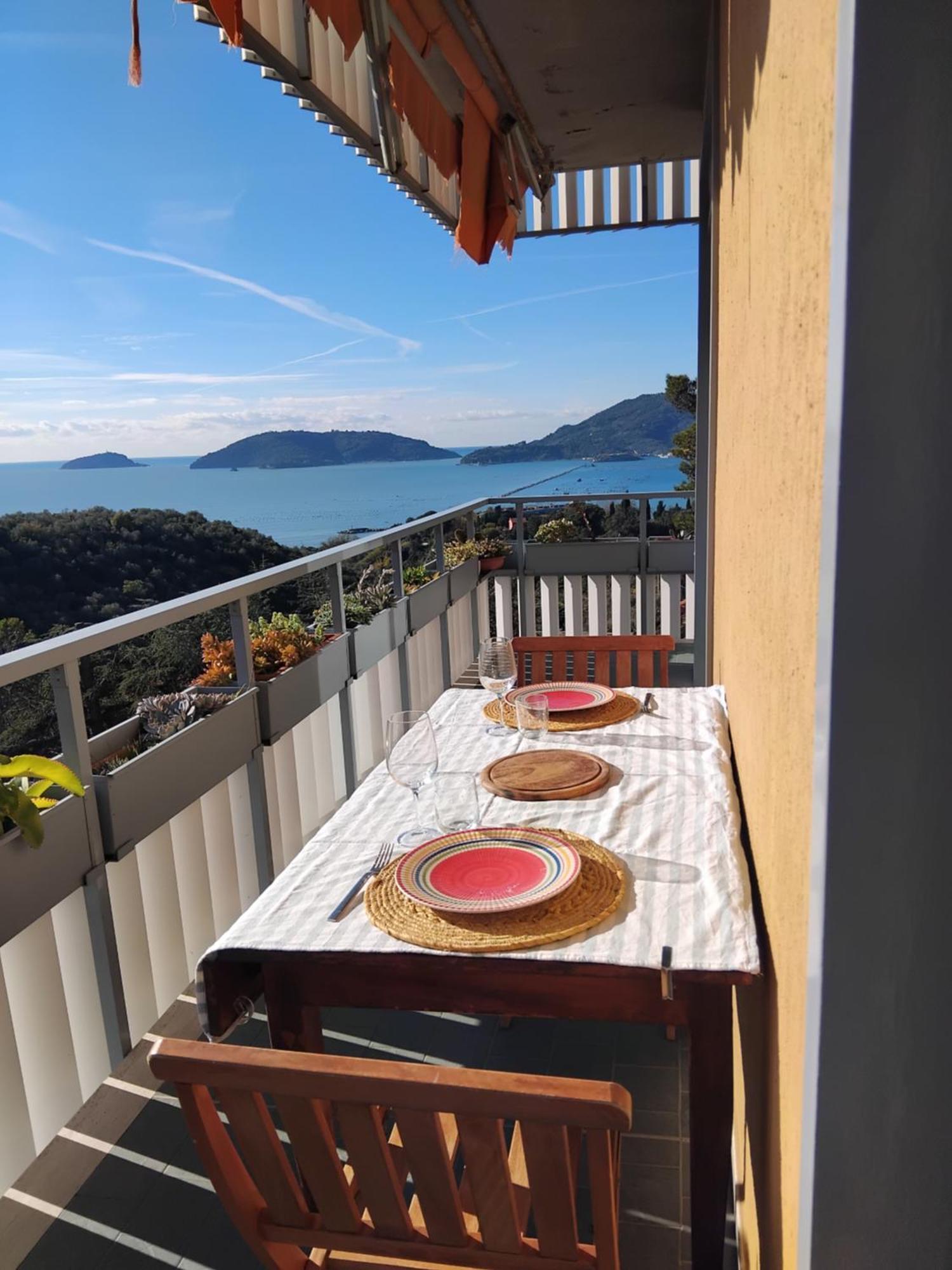 Vista Sul Blu ,Baia Blu, Lericiアパートメント エクステリア 写真